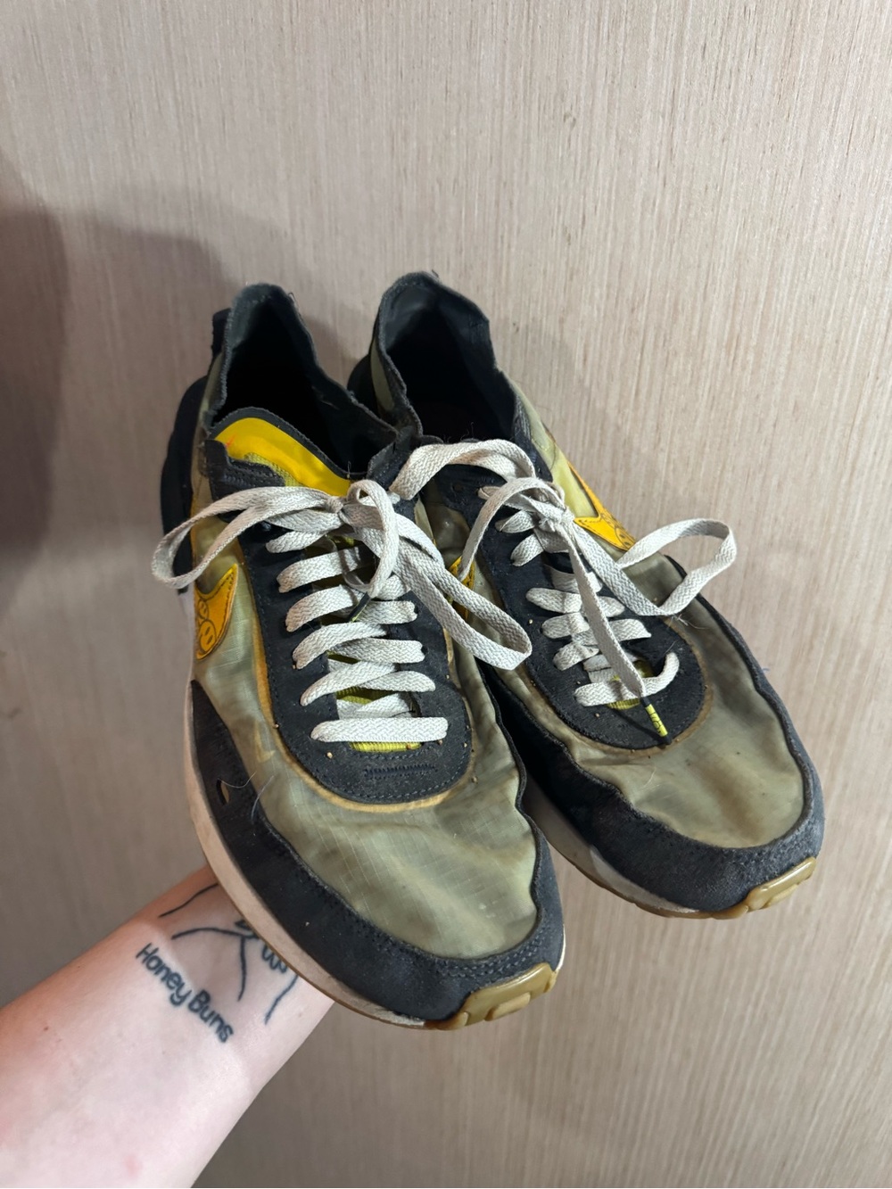 Nike Waffle One Go The Extra Smile Shoes Black Yellow Mens Size 9.5